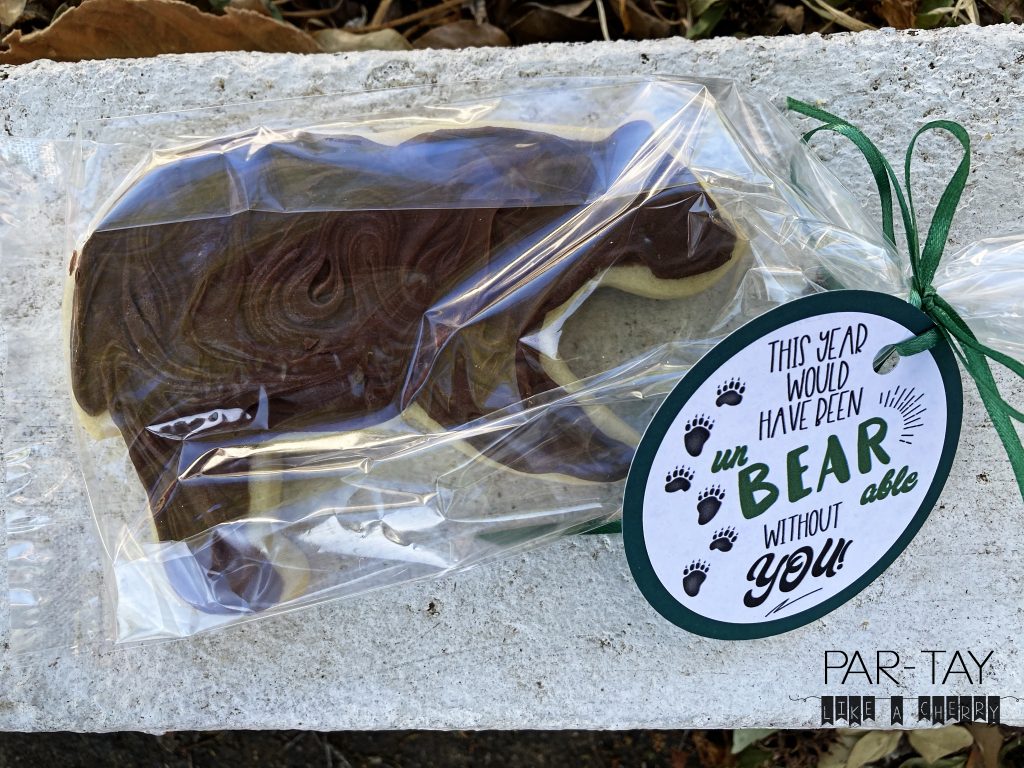 Bear Cookie Teacher Gift Idea and printable tag. "This year would have been a bear without you!"